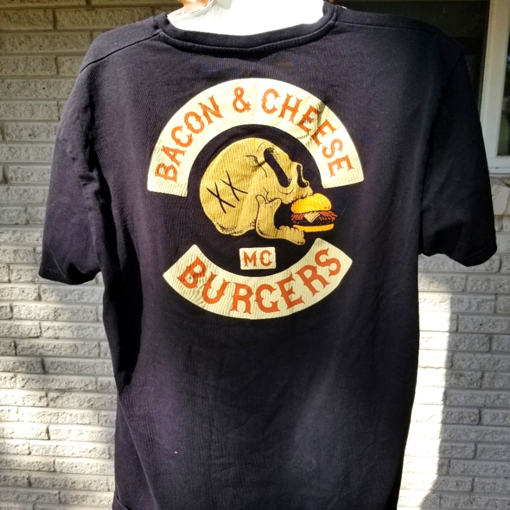 The Dudes Bacon & Cheeseburgers T shirt L